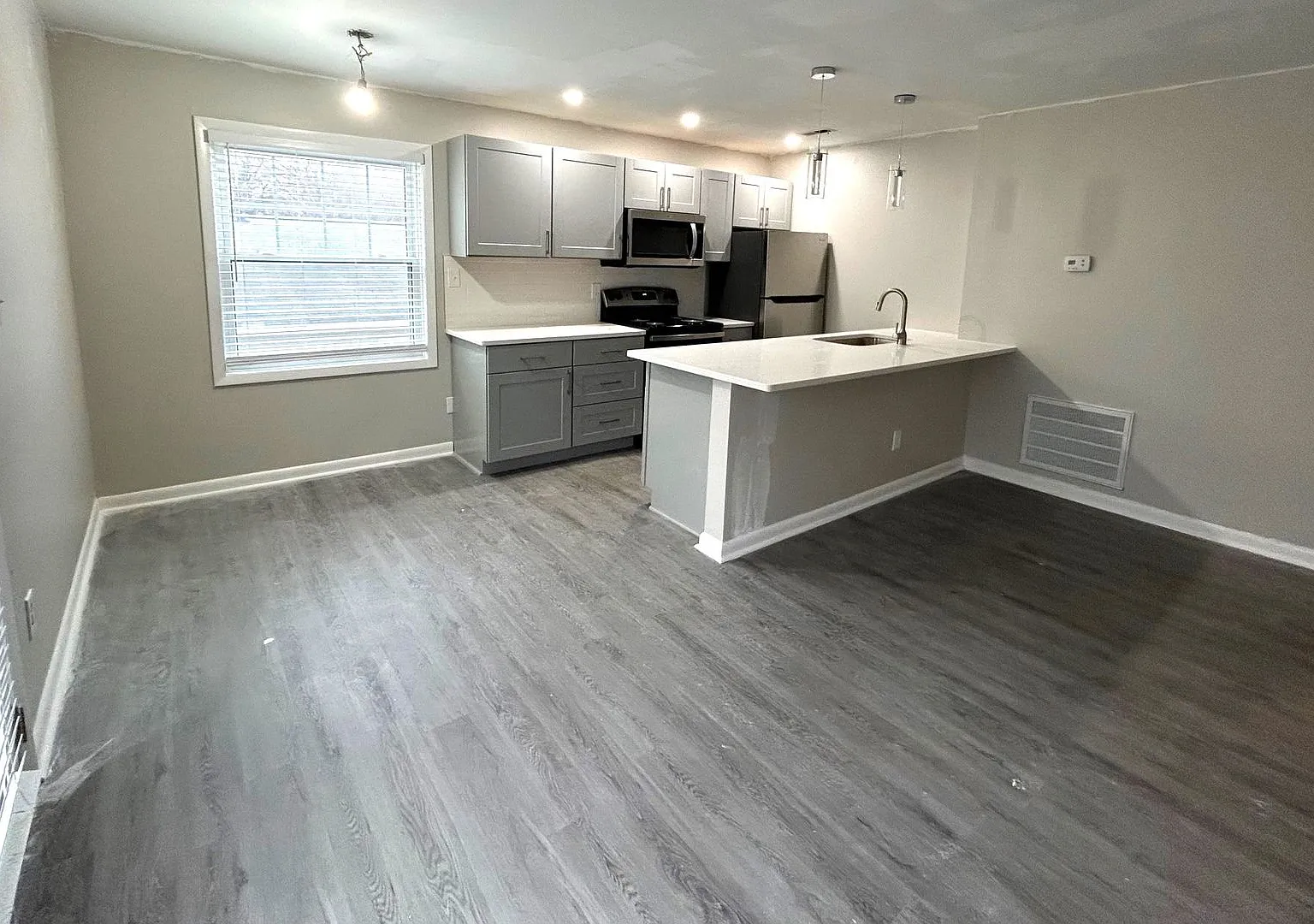 STATE102 — Photo 2