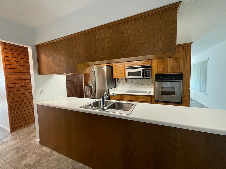 48 Edgemont Dr — Photo 5
