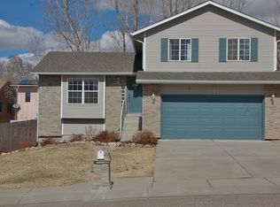 9 White Dove Ct, Pueblo, CO 81001