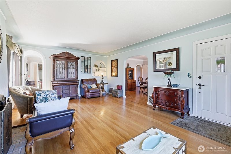 4th image of 2406 Summitview Avenue