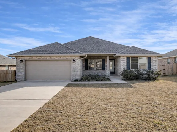 5839 Crestlake Dr, Crestview, FL 32536