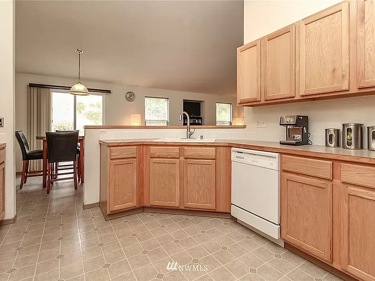 1027 Nepean Dr SE — Photo 6