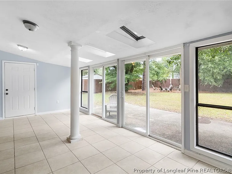 1907 Martindale Dr — Photo 9