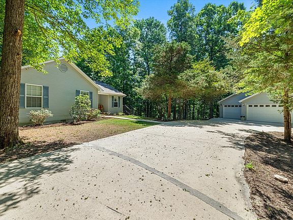 3rd image of 175 Black Oak Ln