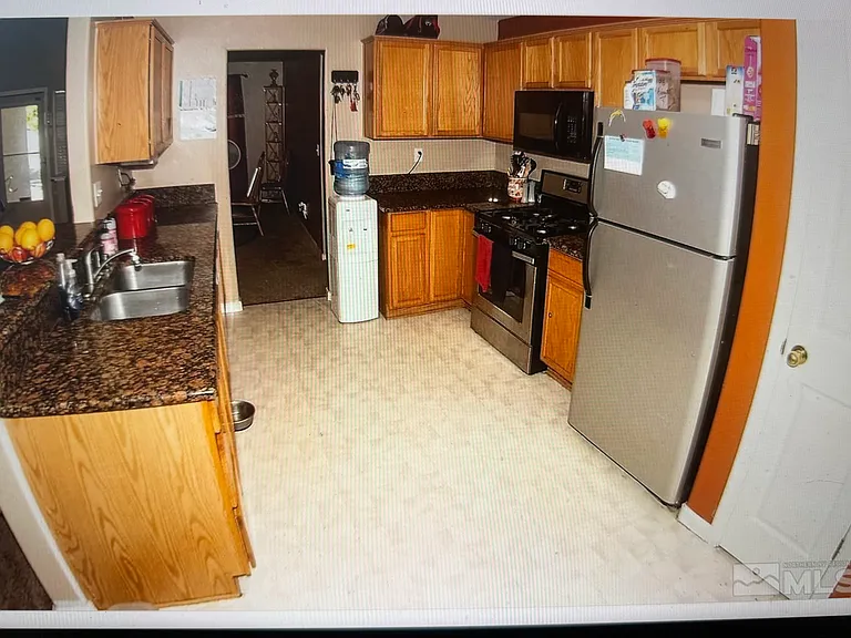 511 Summer St — Photo 8