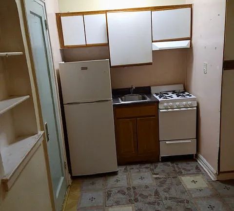 3rd image of 1558 E 19th St APT 4E