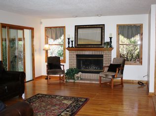 25 Canterbury Ln, Windsor, CT 06095