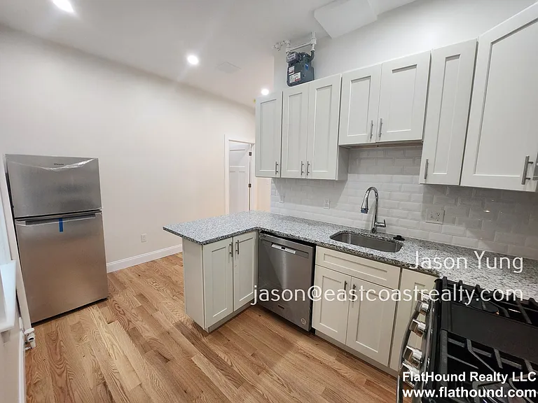31 Queensberry St #292 — Photo 7