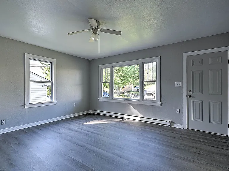 304 N Hardin St — Photo 18