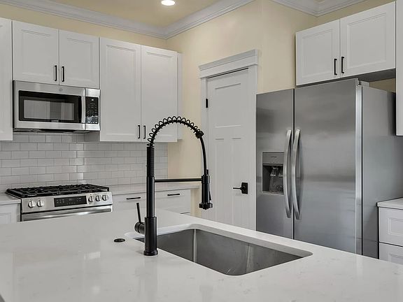 4th image of 284 Harding Rd