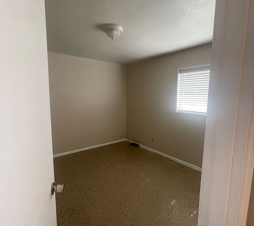1st image of 1200 N Llano Dr