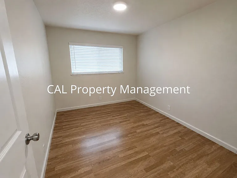 918 Illinois Ave — Photo 7