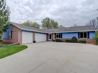 705 Sunrise Ct, Waukesha, WI 53188