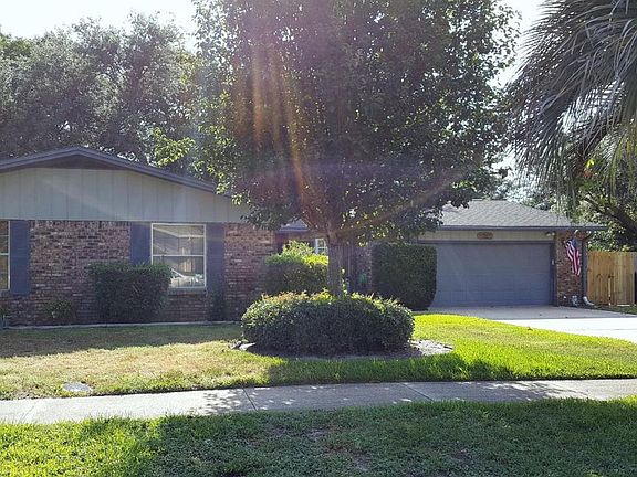 2nd image of 609 Kensington Ct NE