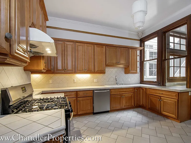 924-934 Divisadero St — Photo 8