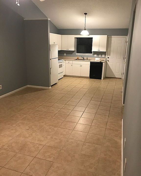 2nd image of 205 A Wyndham Cir