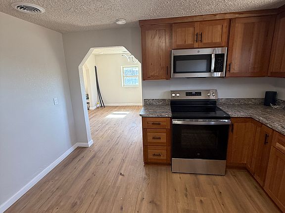 3rd image of 37 La Ladera Rd