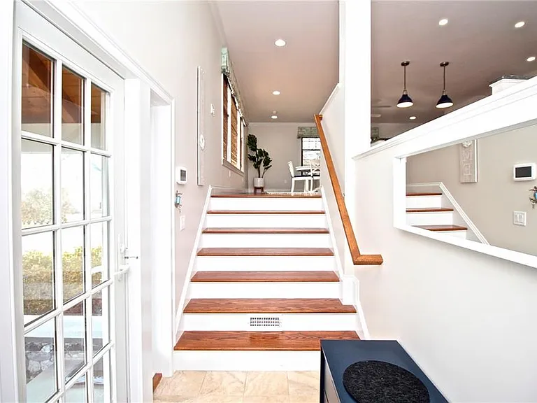 190 Coggeshall Ave — Photo 6