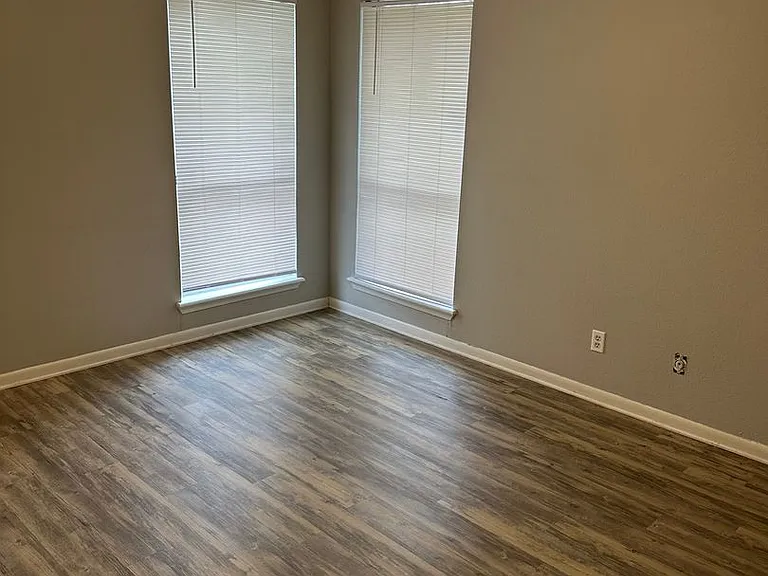 506 Ivanhoe Dr — Photo 8