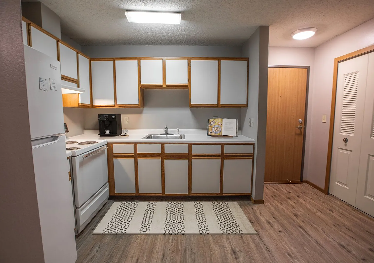 1 Bedroom available at Woodridge Apartments in Northfield! — Photo 3