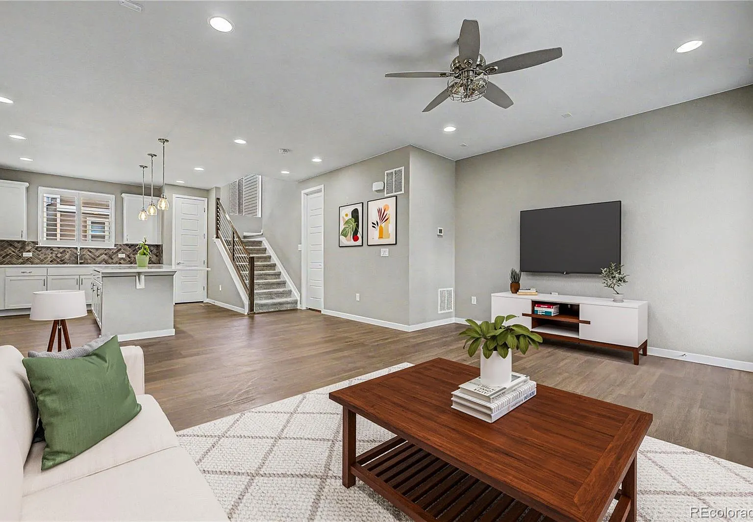 3 bed, 2071 sqft, $3,200 — Photo 3