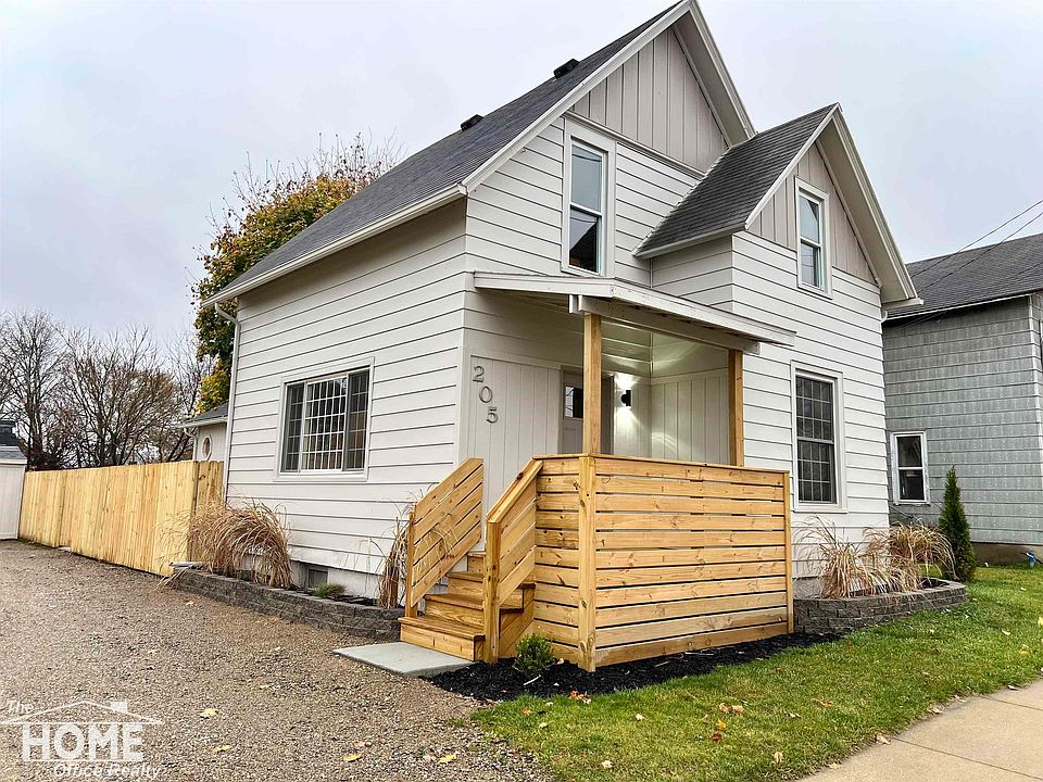 1st image of 205 S Shiawassee St