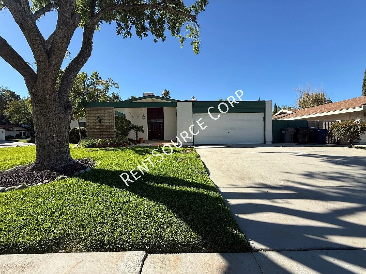 3 Bedrooms/2 Bathrooms Single Story Home for Rent in West Lancaster in Antelope Valley — Photo 1