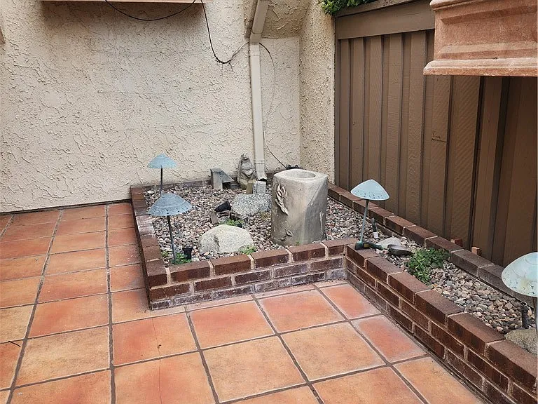 607 Murfield Ct — Photo 2