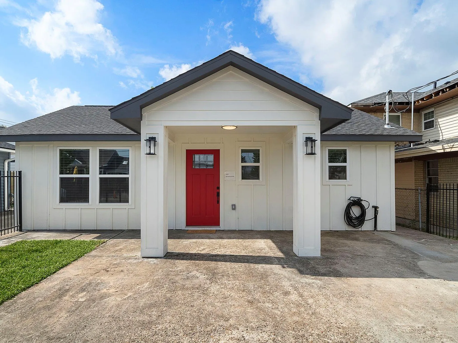 2 bed, 1.0 bath, 768 sqft, $2,200 — Photo 1