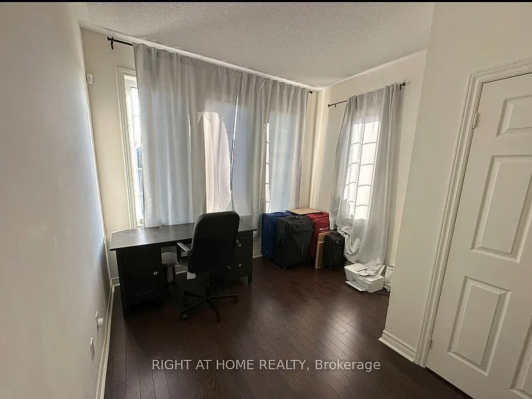609 Bessborough Dr — Photo 9