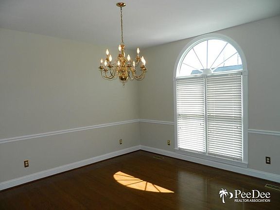 4th image of 823 Chaucer Dr