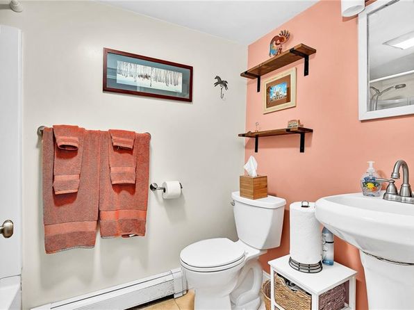 107 Richmond Townhouse Rd, Carolina, RI 02812