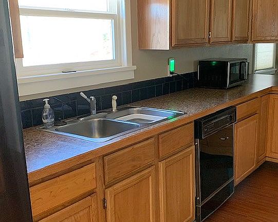 4th image of 1718 E Tilsley Pl