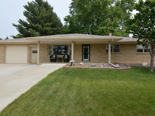 1909 E Memorial Dr, Janesville, WI 53545