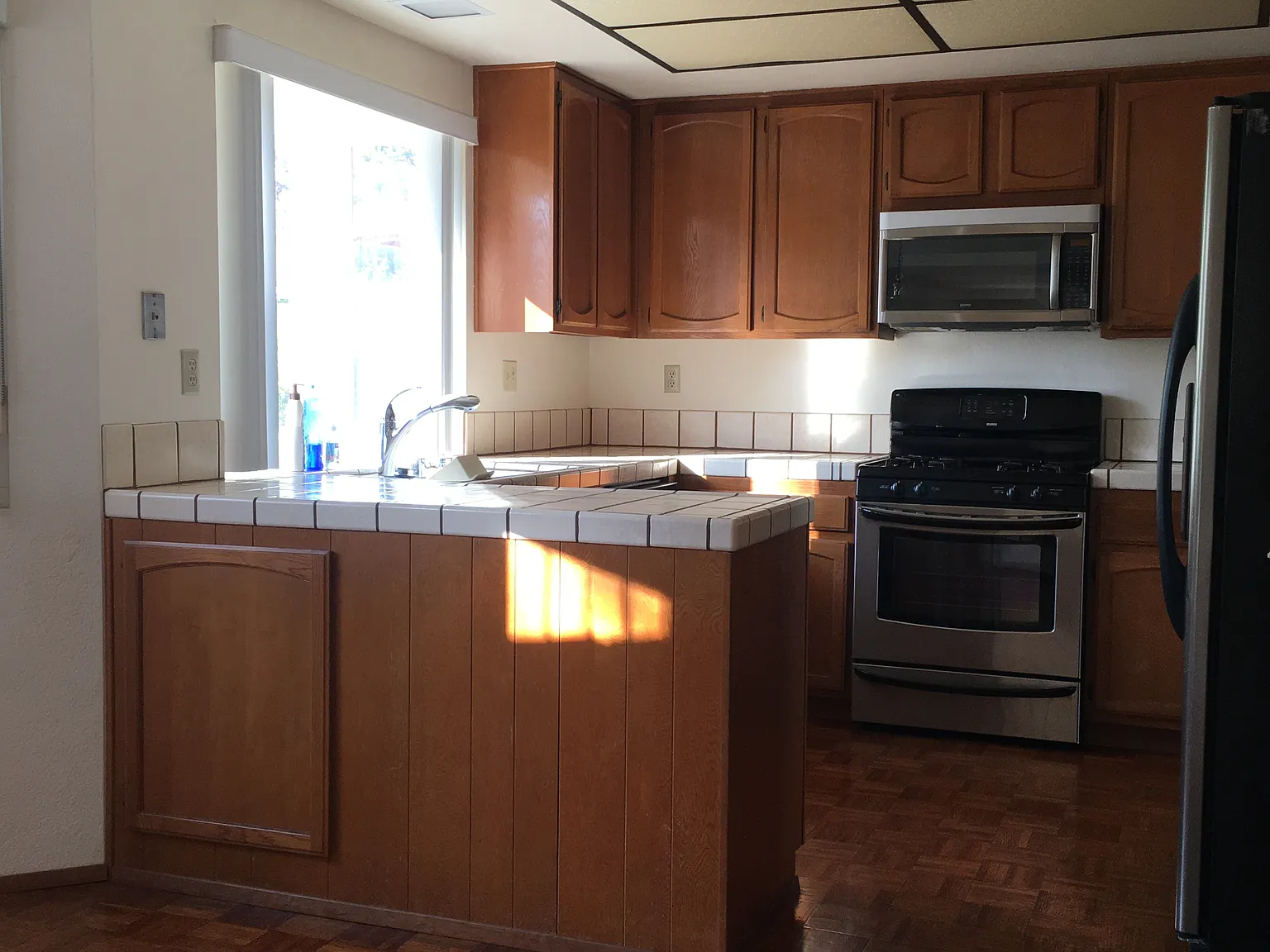4 bed, 1871 sqft, $4,700 — Photo 2