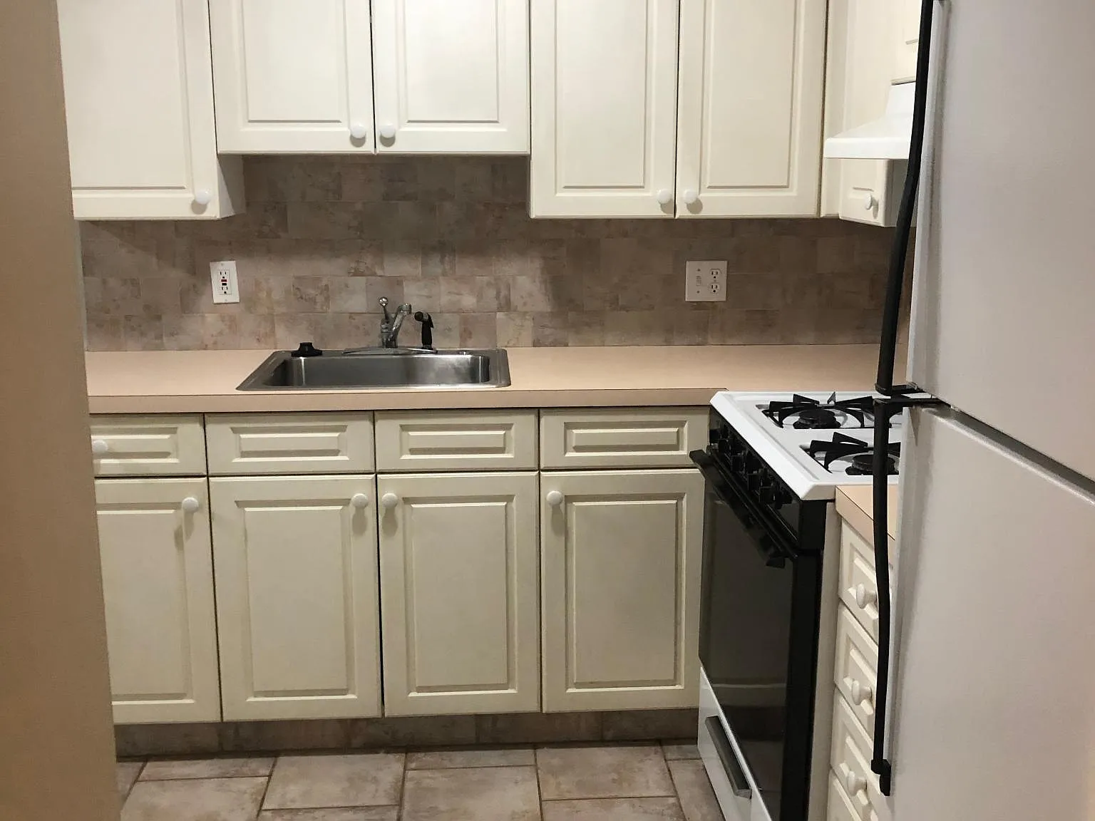 1 bed, 600 sqft, $1,850 — Photo 2