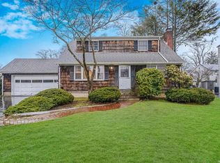 14 Oak Ave, Huntington Station, NY 11746