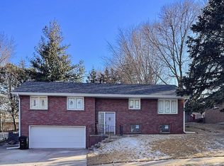 6421 Skylark Ln, Lincoln, NE 68516
