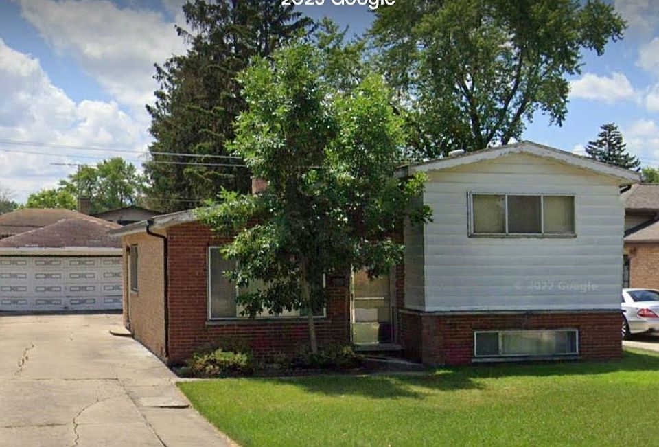 1st image of 330 E Washington St