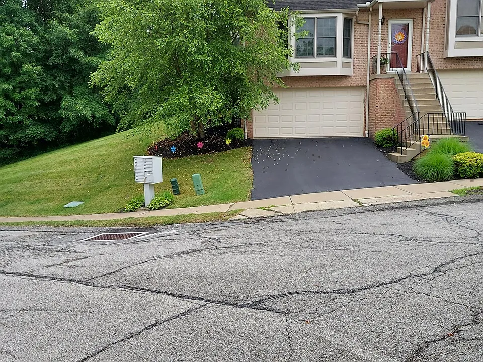 219 Woodcrest Dr