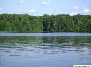 489 York Dr, Rogersville, AL 35652