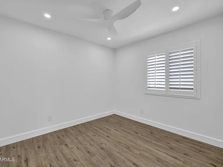 4760 W Wahalla Ln — Photo 26