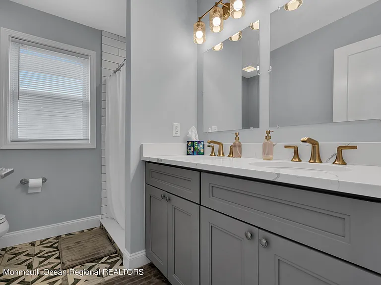 121 Dewey Dr — Photo 22