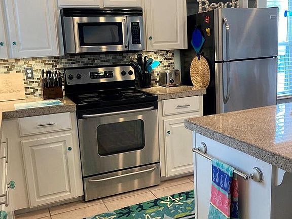4th image of 107 W Bahama St Unit 3