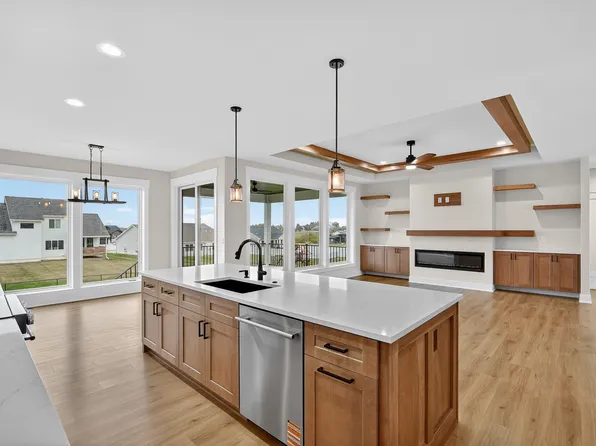 2605 Blooming Heights Dr, Norwalk, IA 50211