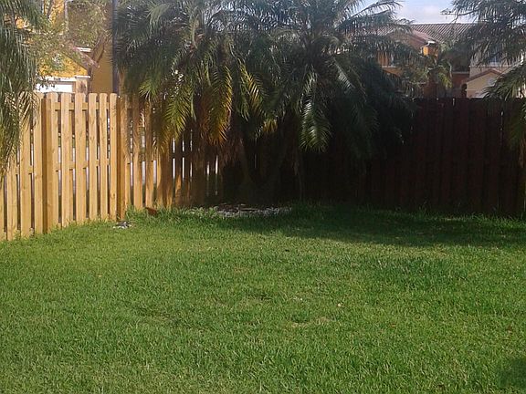 Huge Backyard  great for kids and fun