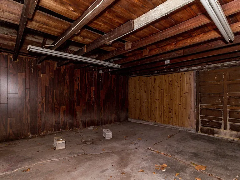 1405 Windsor St — Photo 10