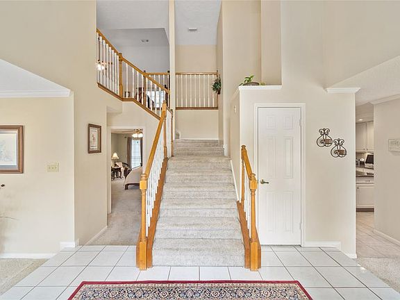 View from the front door. Double staircase from the front (here) and from the kitchen.