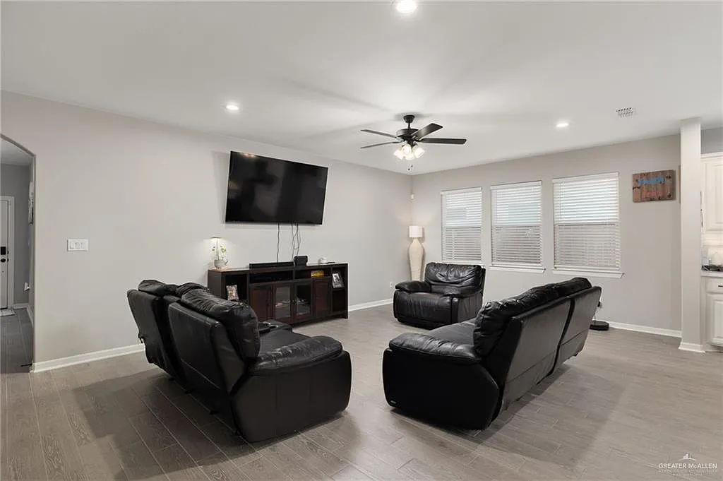 3 bed, 2.5 bath, 2277 sqft, $2,900 — Photo 3