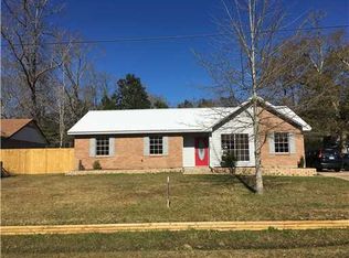 3121 Riverbend Rd, Moss Point, MS 39562